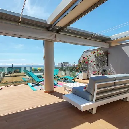 Luxurious Sea & Sky Penthouse アパート
