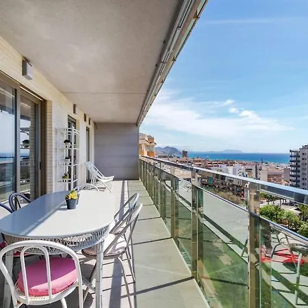 Luxurious Sea & Sky Penthouse *
